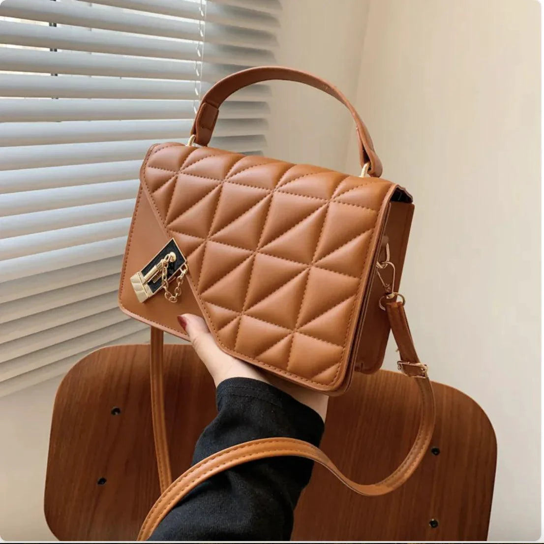 Mandotos black rhombus pattern PU leather shoulder bag, compact messenger style, 22x14x7 cm with zipper closure and adjustable strap