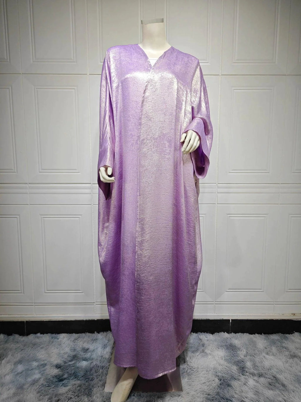 Mandotos Muslim robe abaya in black fabric with elegant flowy design, traditional Islamic fashion for women.