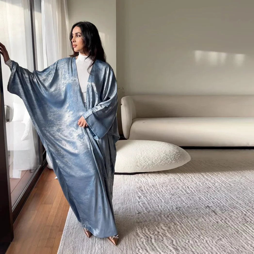 Mandotos Muslim robe abaya in black fabric with flowing design, traditional modest dress for women.
