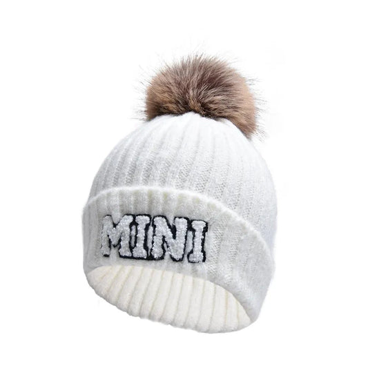 Set of three MANDOTOS parent-child matching beanie hats for Mama, Papa, and Baby, ideal for winter warmth and family photos.