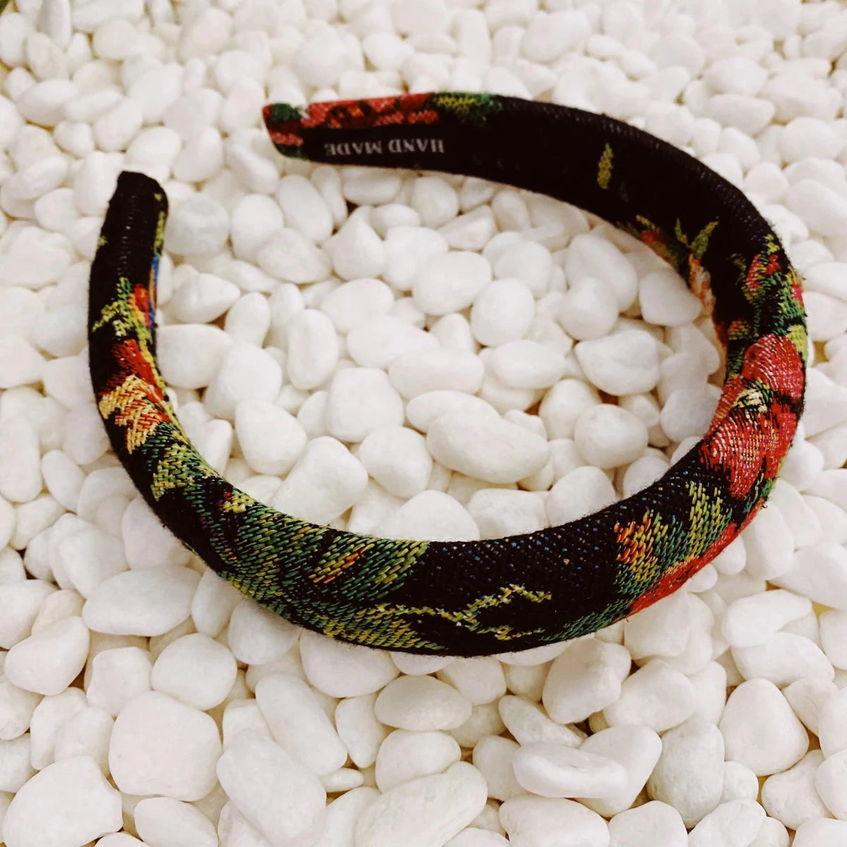 Mandotos Retro Blossom Hairband featuring a vintage floral design and vibrant colors, perfect for stylish hair accessories.