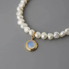 Mandotos round medal pearl necklace featuring irregular pearls, elegant jewelry with a classic design.