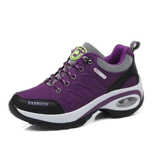 Mandotos running shoes in black and white with breathable mesh material and cushioned sole for comfortable jogging.