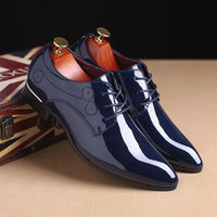 Mandotos sleek leather Oxford shoes featuring a polished finish and classic design, perfect for formal or business wear.