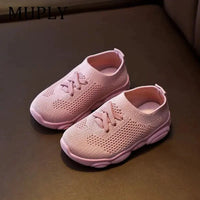 Mandotos children's sneakers for girls and baby boys, casual sport shoes with colorful design and comfortable fit.