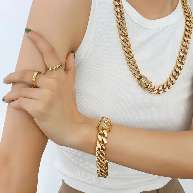 Mandotos TOSOKO 18K gold-plated Cuban chain set with sparkling zircon stones, showcasing a luxurious jewelry design.