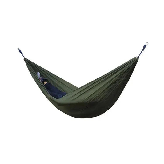Mandotos Ultimate Oasis single and double hammock with supportive fabric and wooden spreader bars, ideal for relaxing outdoors.
