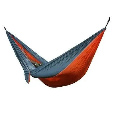 Mandotos Ultimate Oasis single and double hammock with sturdy fabric and wooden spreader bars, ideal for relaxing outdoors.