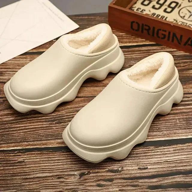Mandotos warm outdoor shoes with rugged design and insulated lining for cold weather outdoor activities.