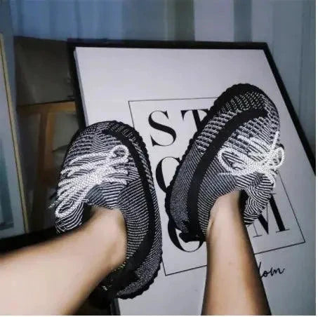 Mandotos winter warm slippers with plush interior, cozy indoor footwear for comfort during cold weather.