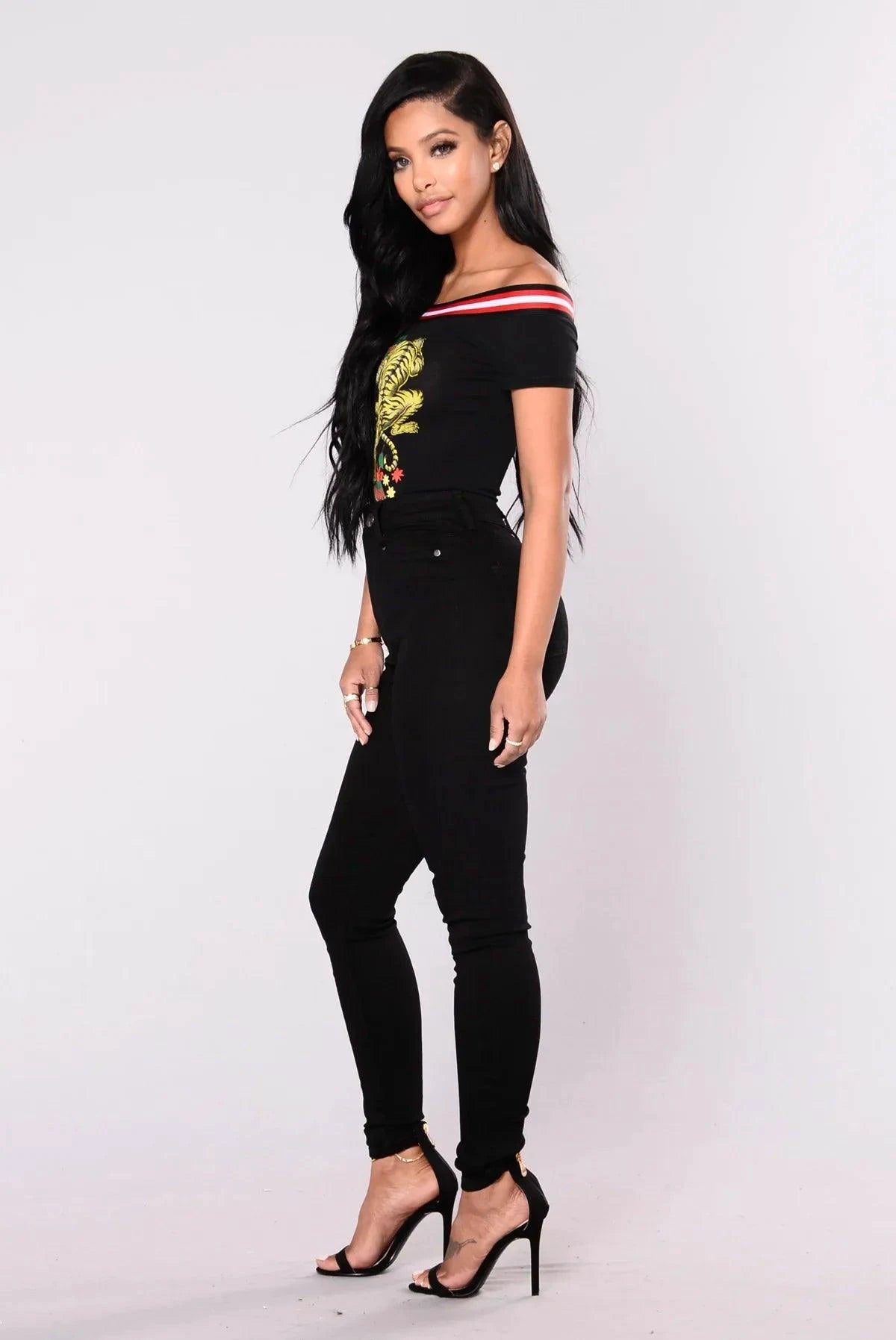 Mandotos women’s high waist stretch denim skinny jeans with full-length slim fit, solid color, and hip lift design.