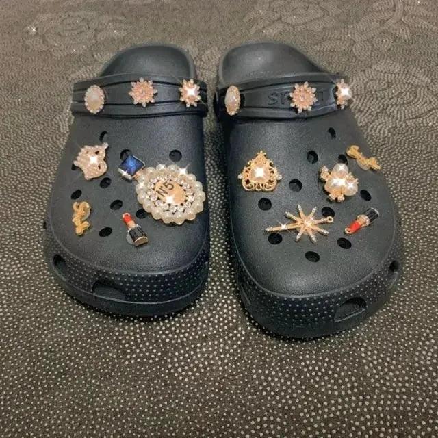 Mandotos women's slippers shoes clogs in soft material, featuring a comfortable slip-on design with open toes.