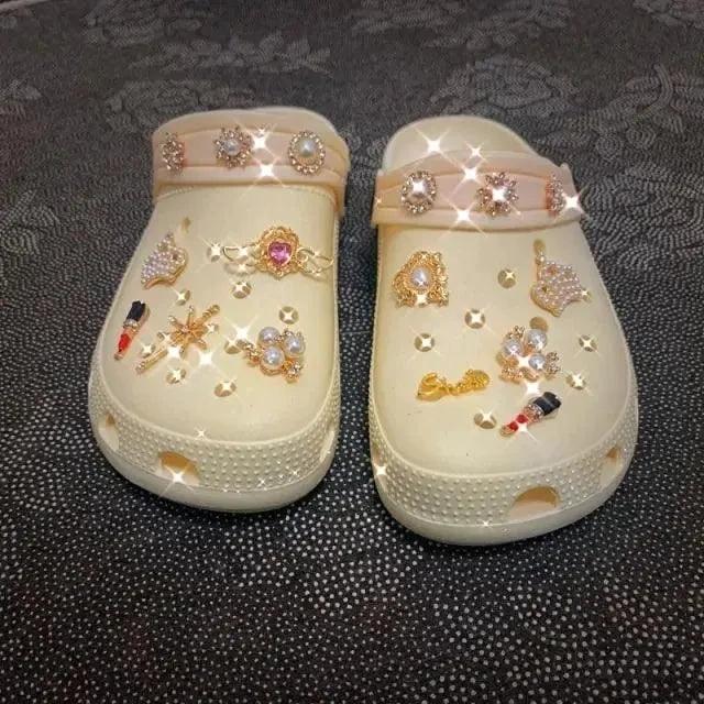 Mandotos women's slippers shoes clogs with soft, cushioned design and open back for comfortable indoor wear.