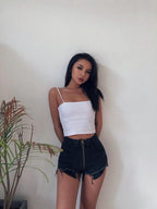 Mandotos Xuan Ya high-waisted denim shorts with hip zipper, casual style, and relaxed fit for everyday wear.