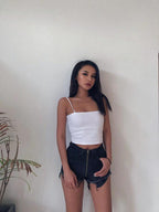 Mandotos Xuan Ya high-waisted denim shorts with hip zipper, casual style, featuring a fitted waistband and trendy design.